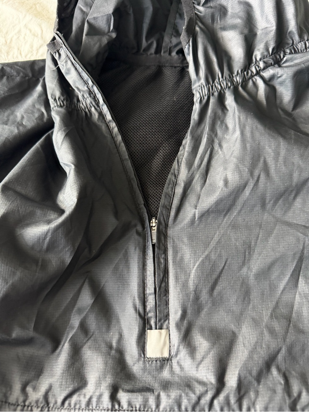 Amazon Essentials Black Hooded Windbreaker Anorak - Picture 5 of 5